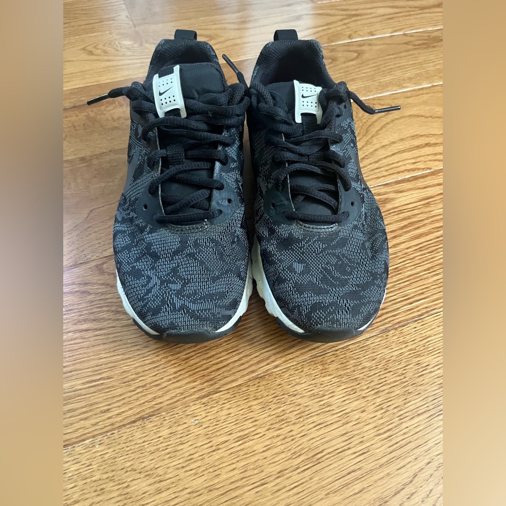 Nike air Black lace sneakers woman’s size 6